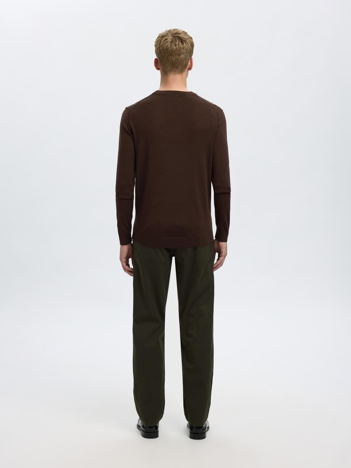 model_shot-back