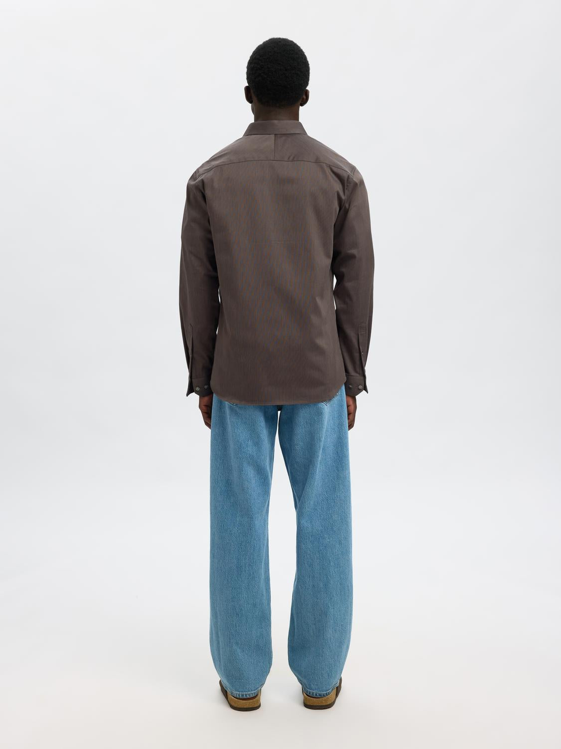 model_shot-back