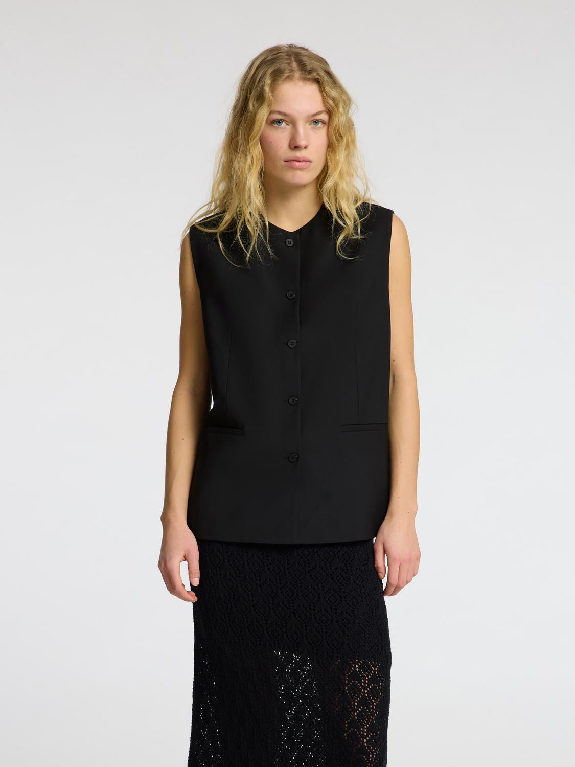 model_shot-front