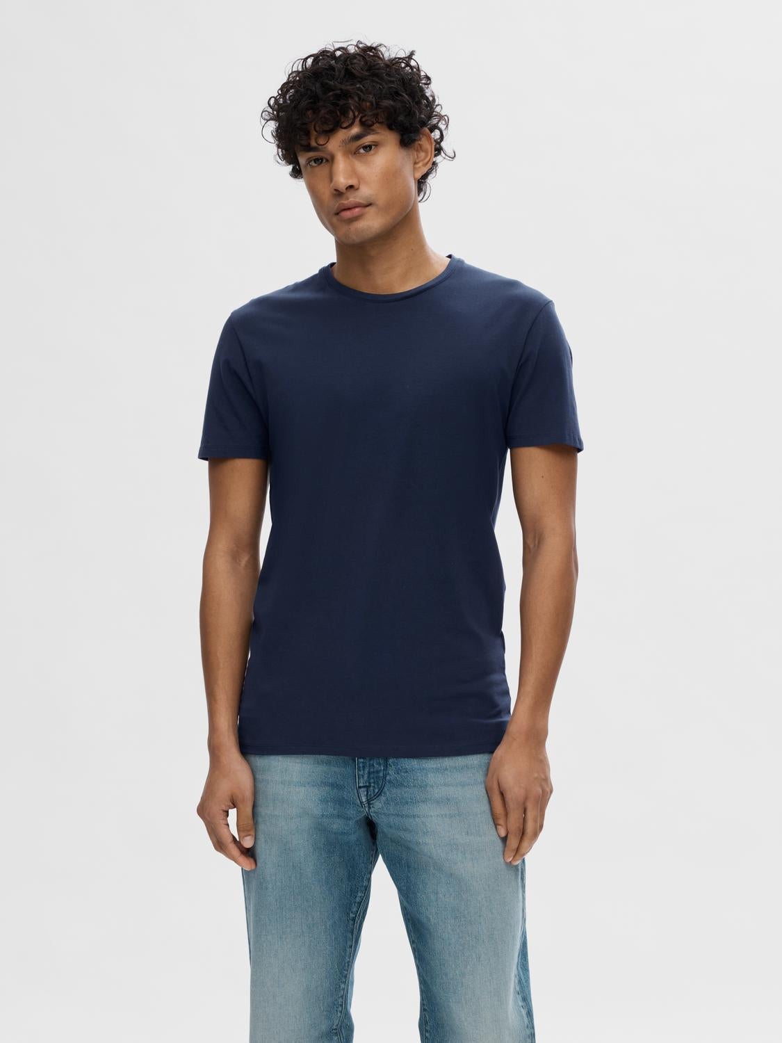 model_shot-front