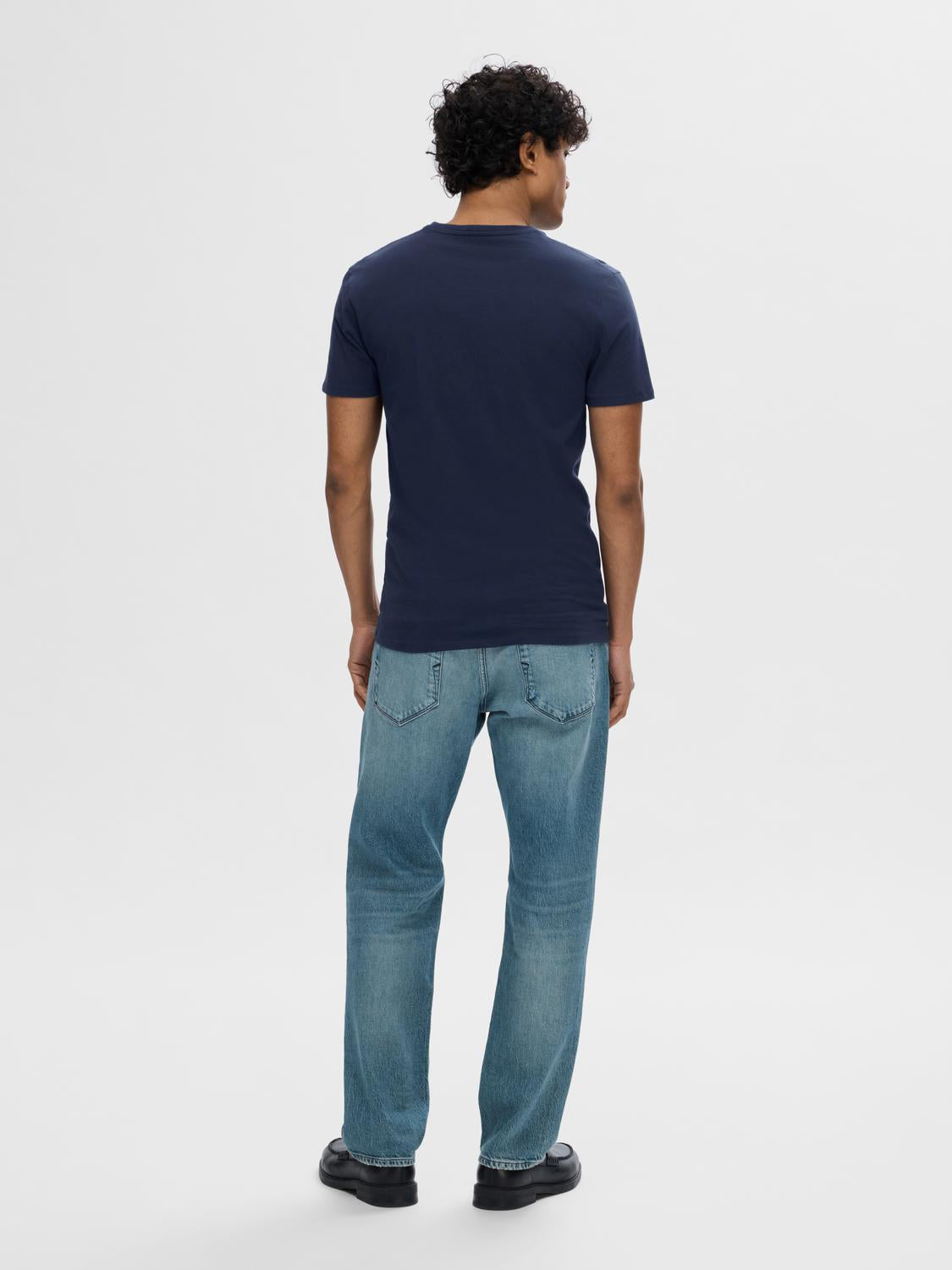 model_shot-back