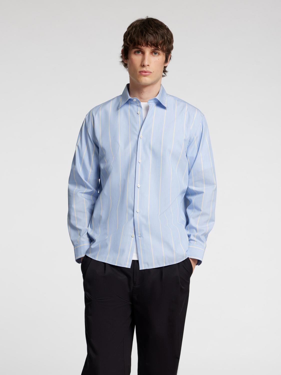 model_shot-front
