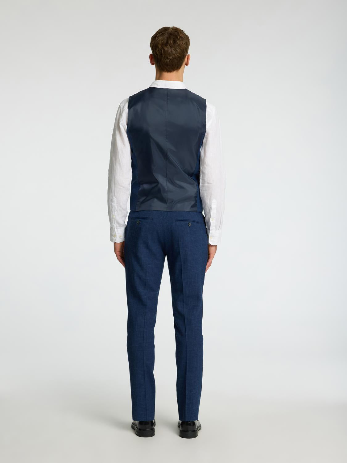 model_shot-back