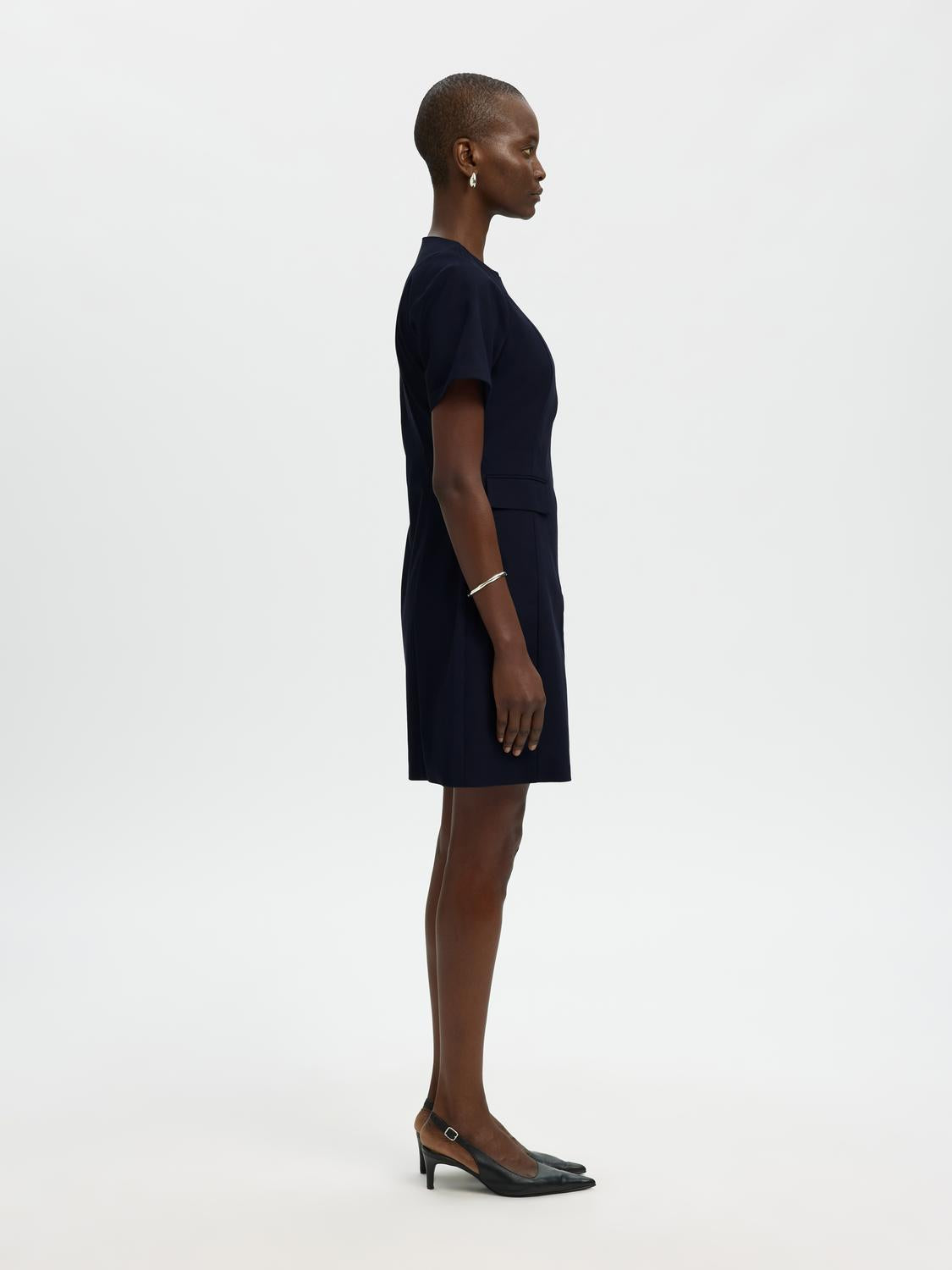 model_shot-creative