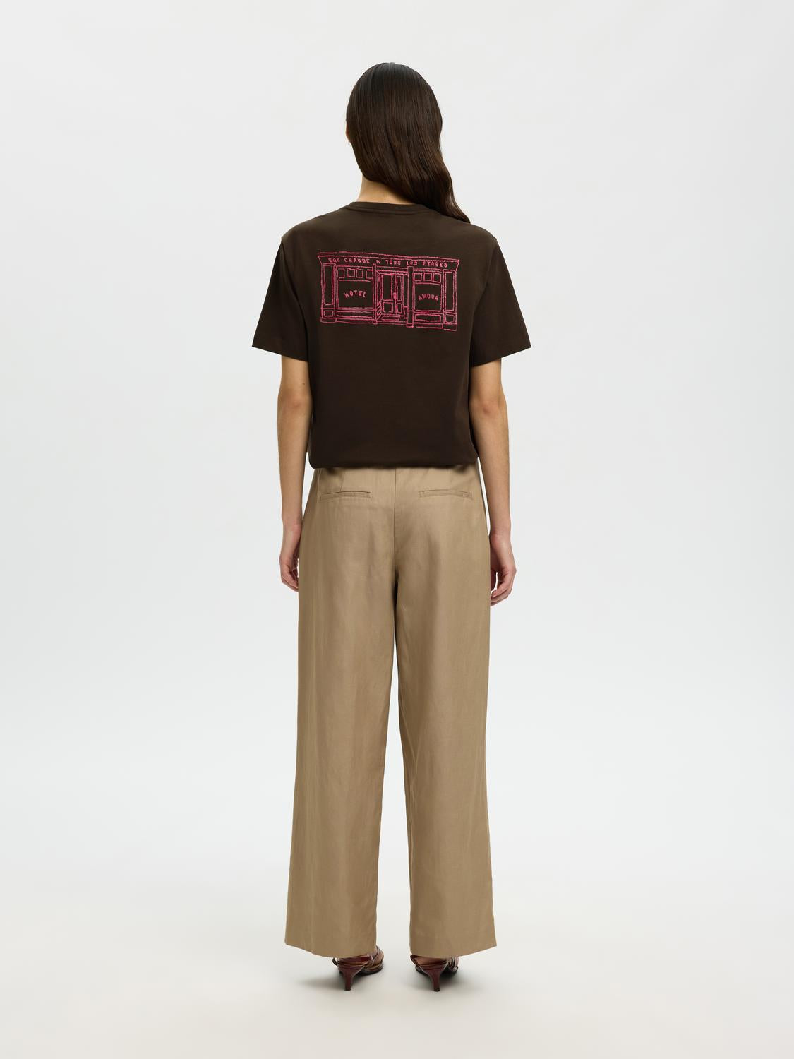 model_shot-back