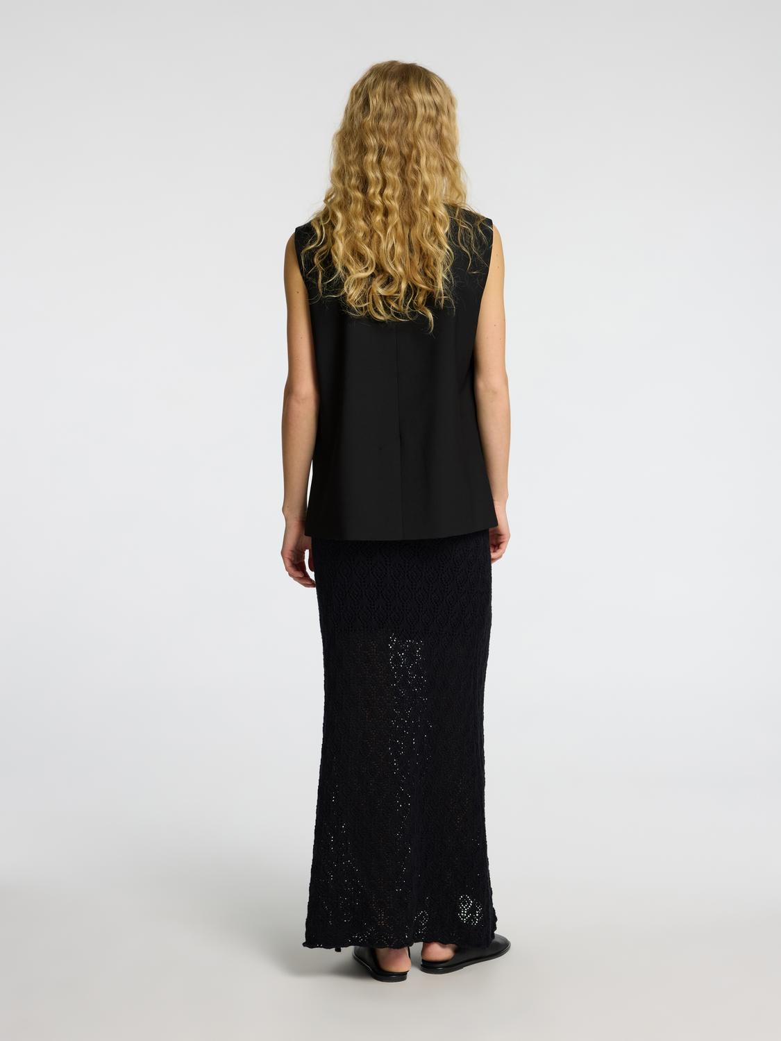 model_shot-back