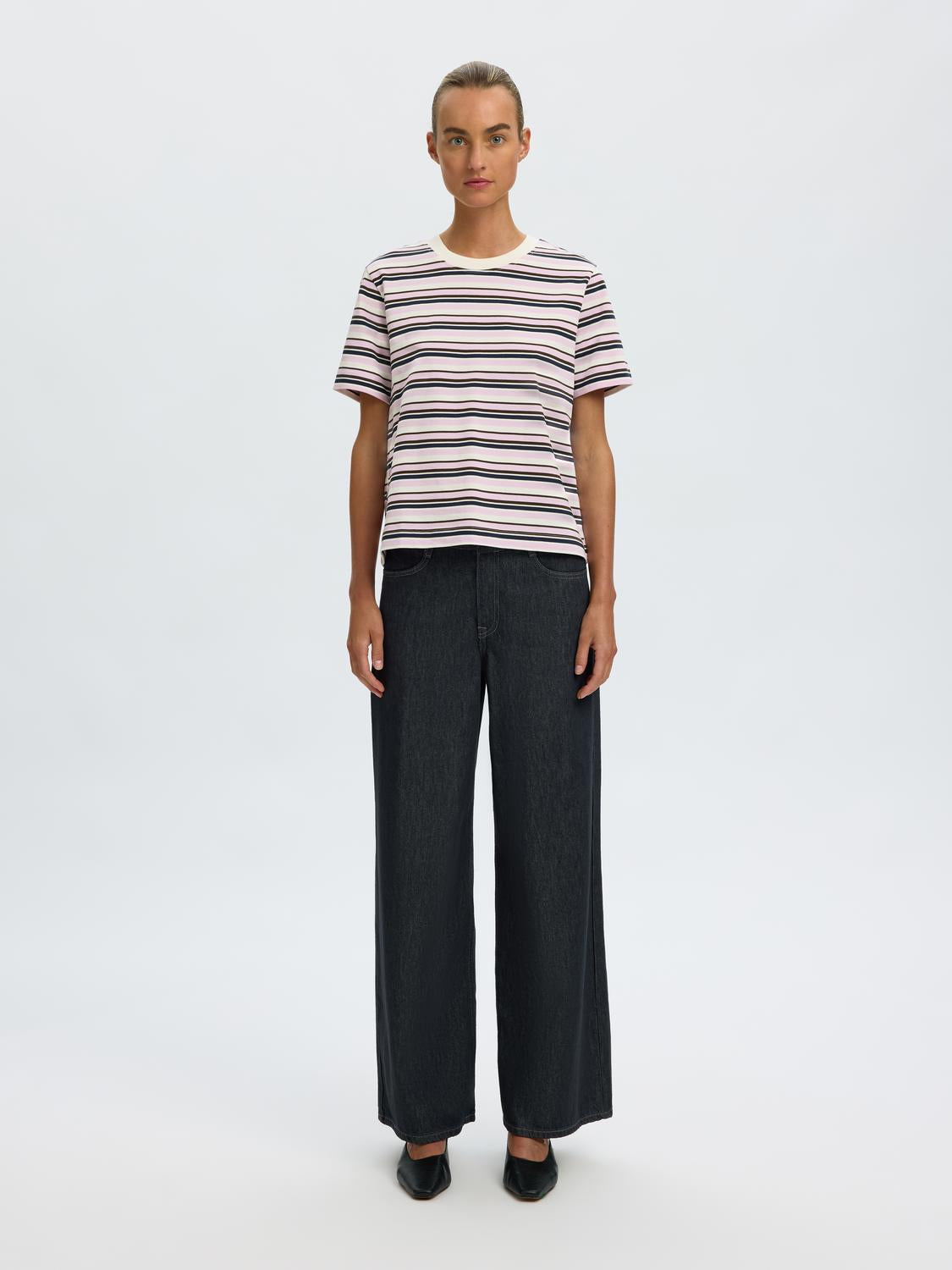 model_shot-front_full