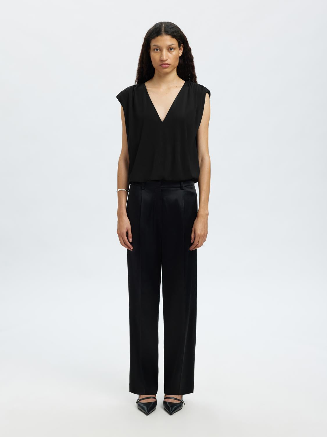model_shot-front_full
