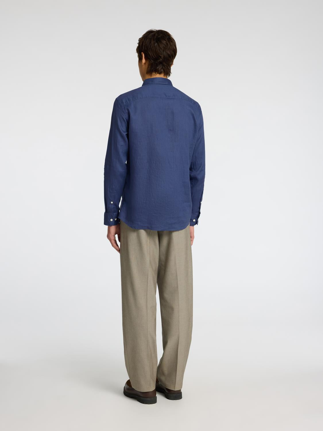 model_shot-back