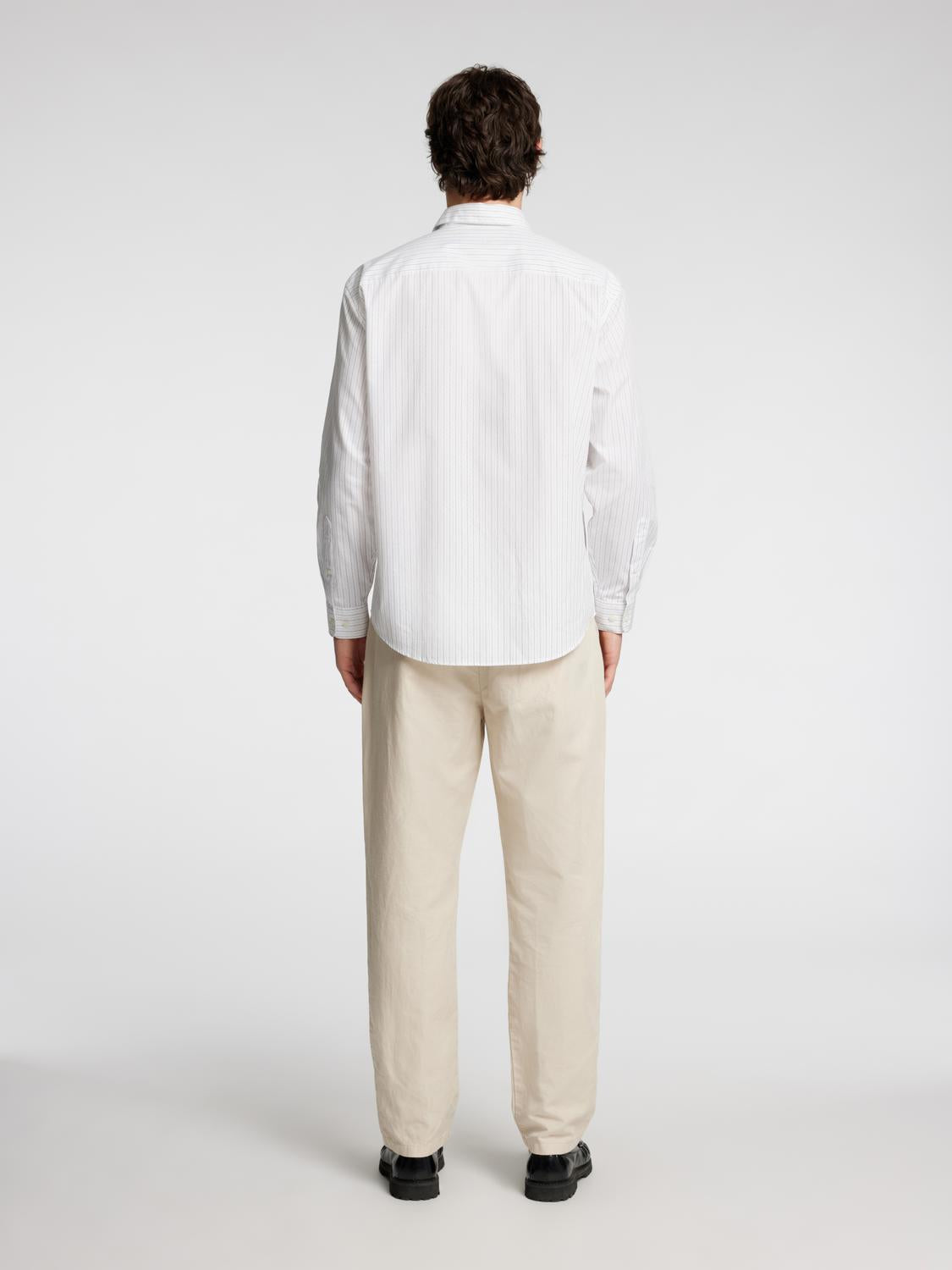 model_shot-back