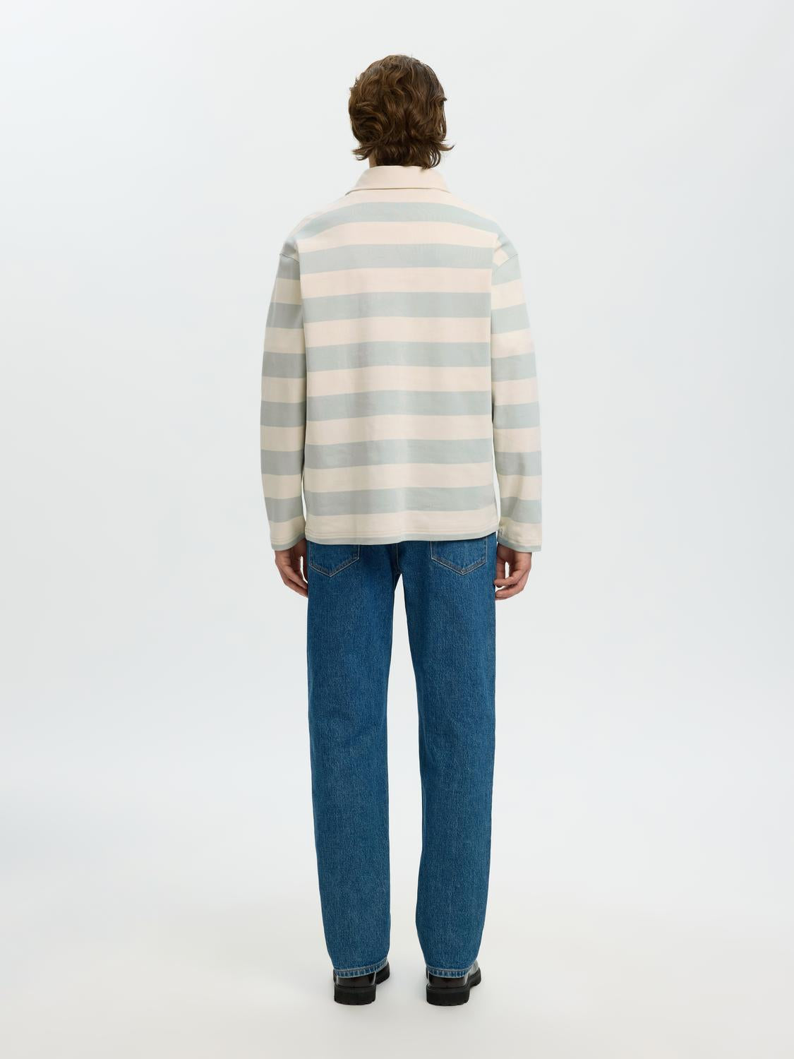 model_shot-back
