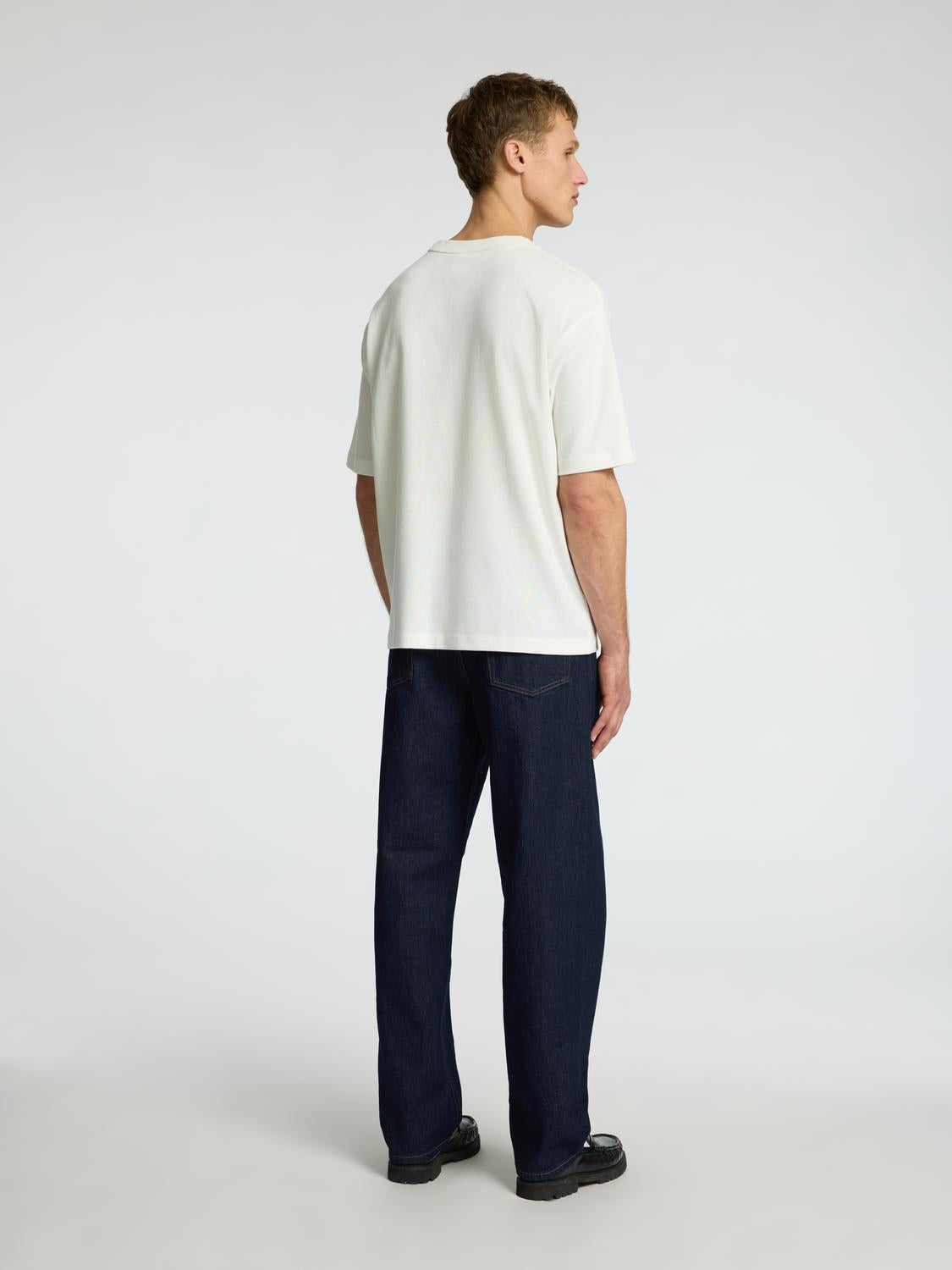 model_shot-back