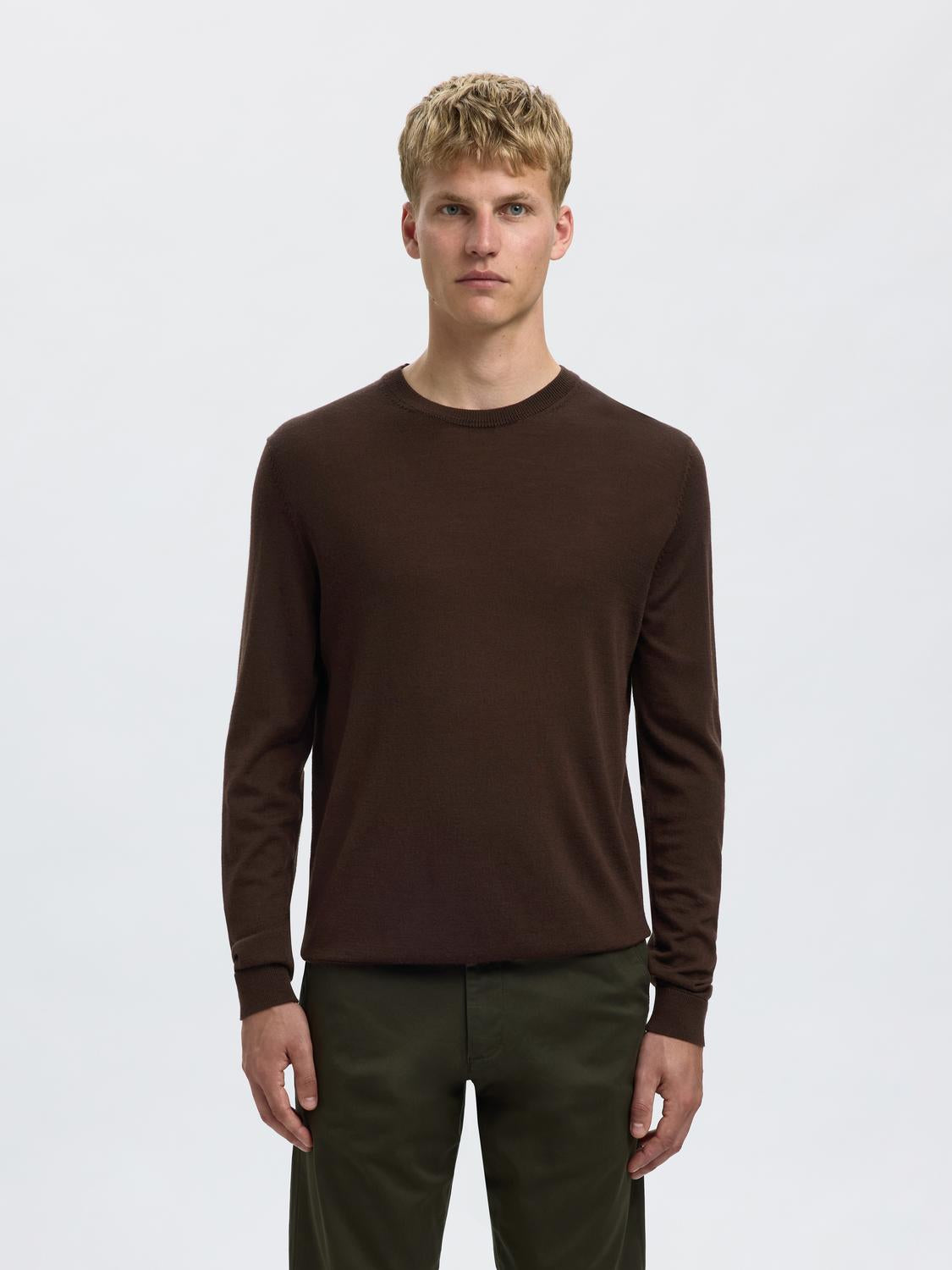 model_shot-front