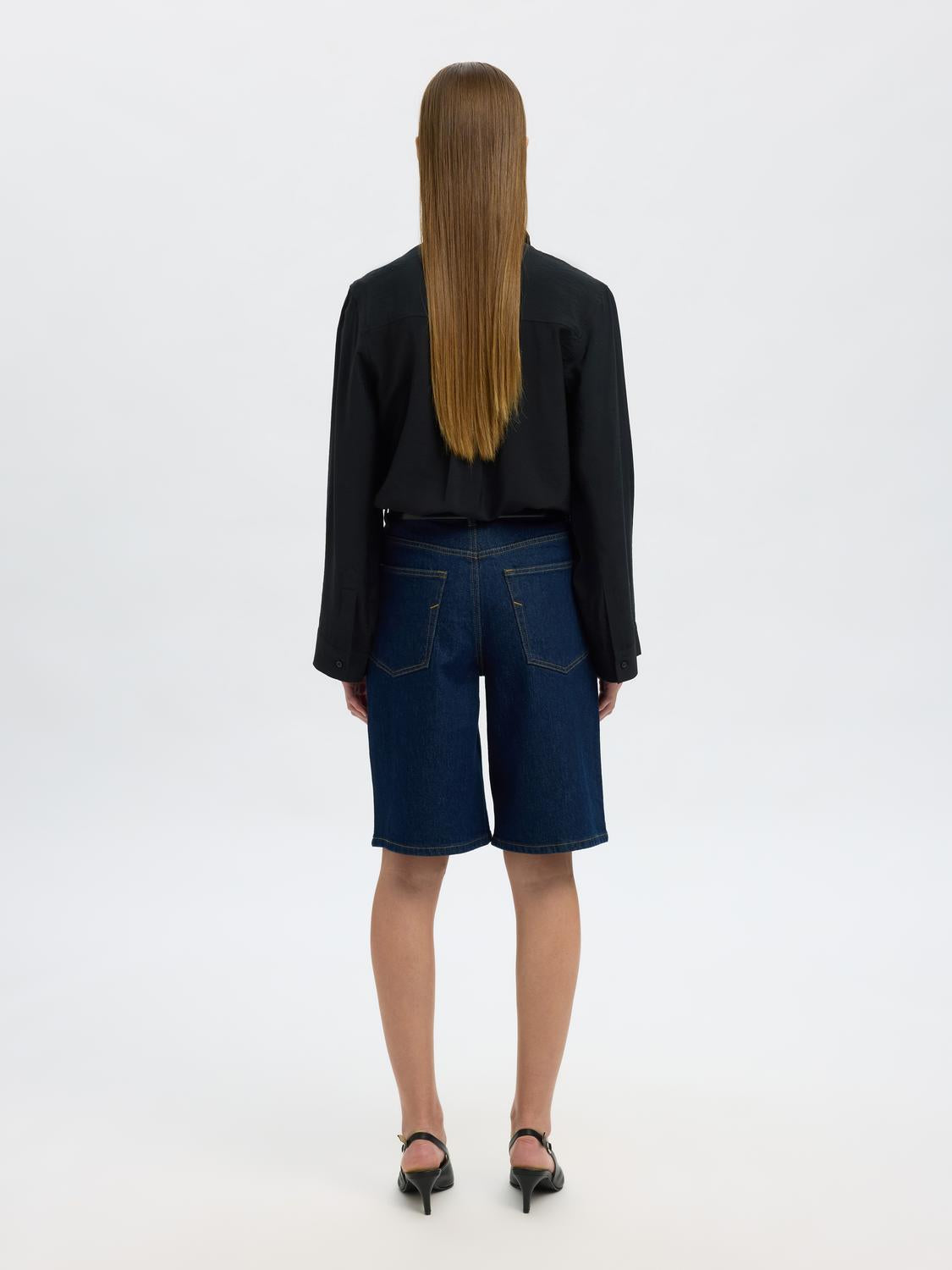 model_shot-back