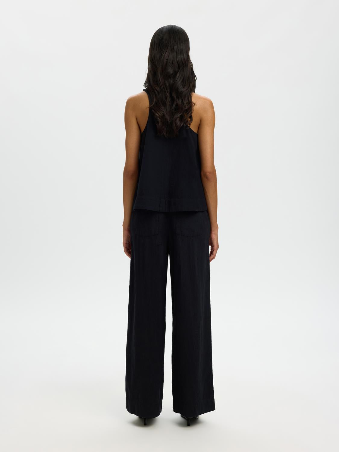 model_shot-back
