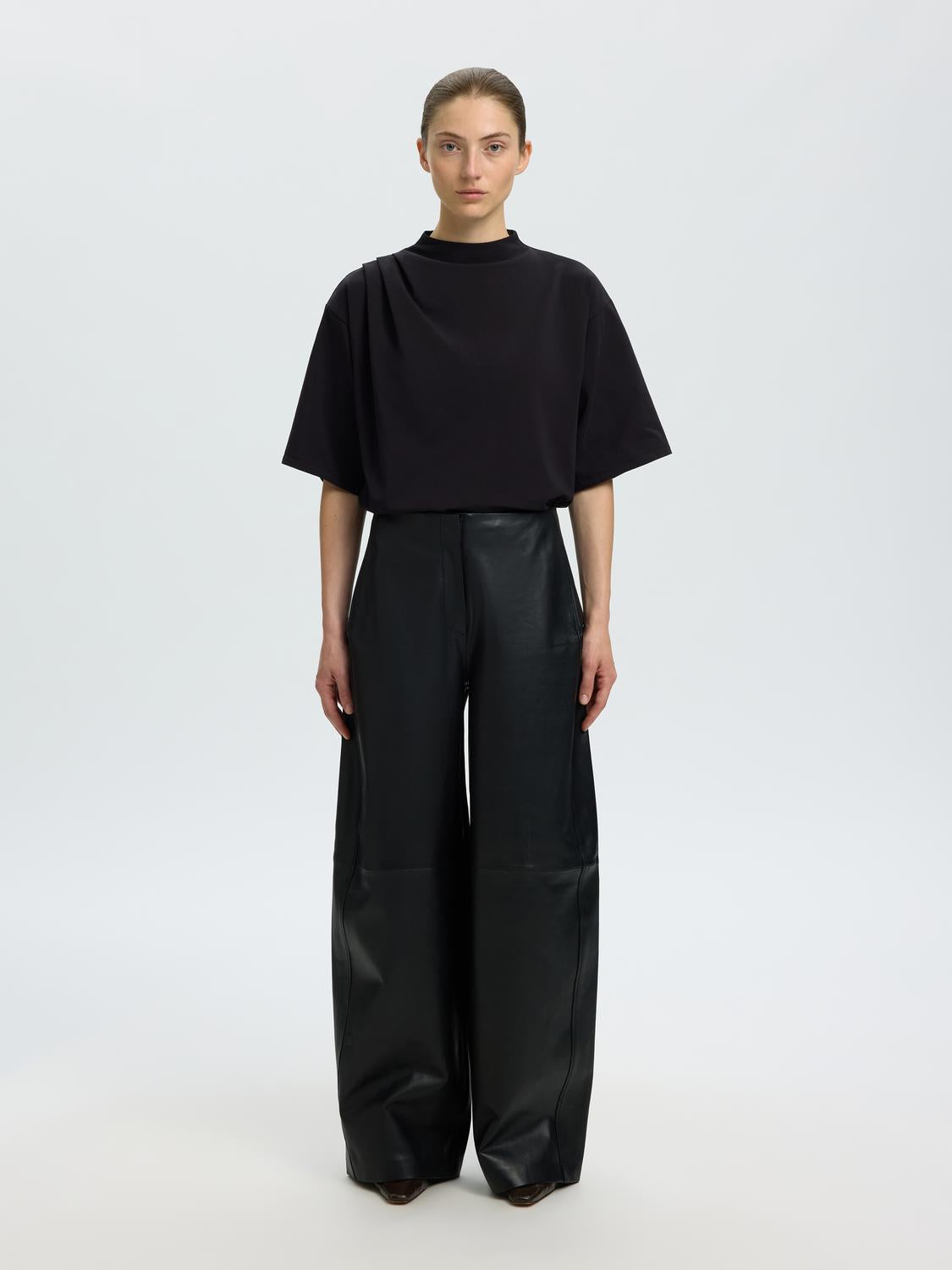 model_shot-front_full