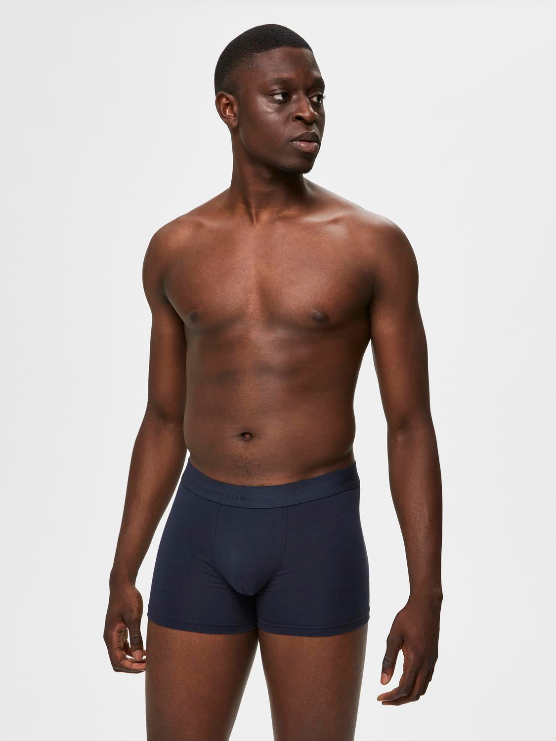 model_shot-front