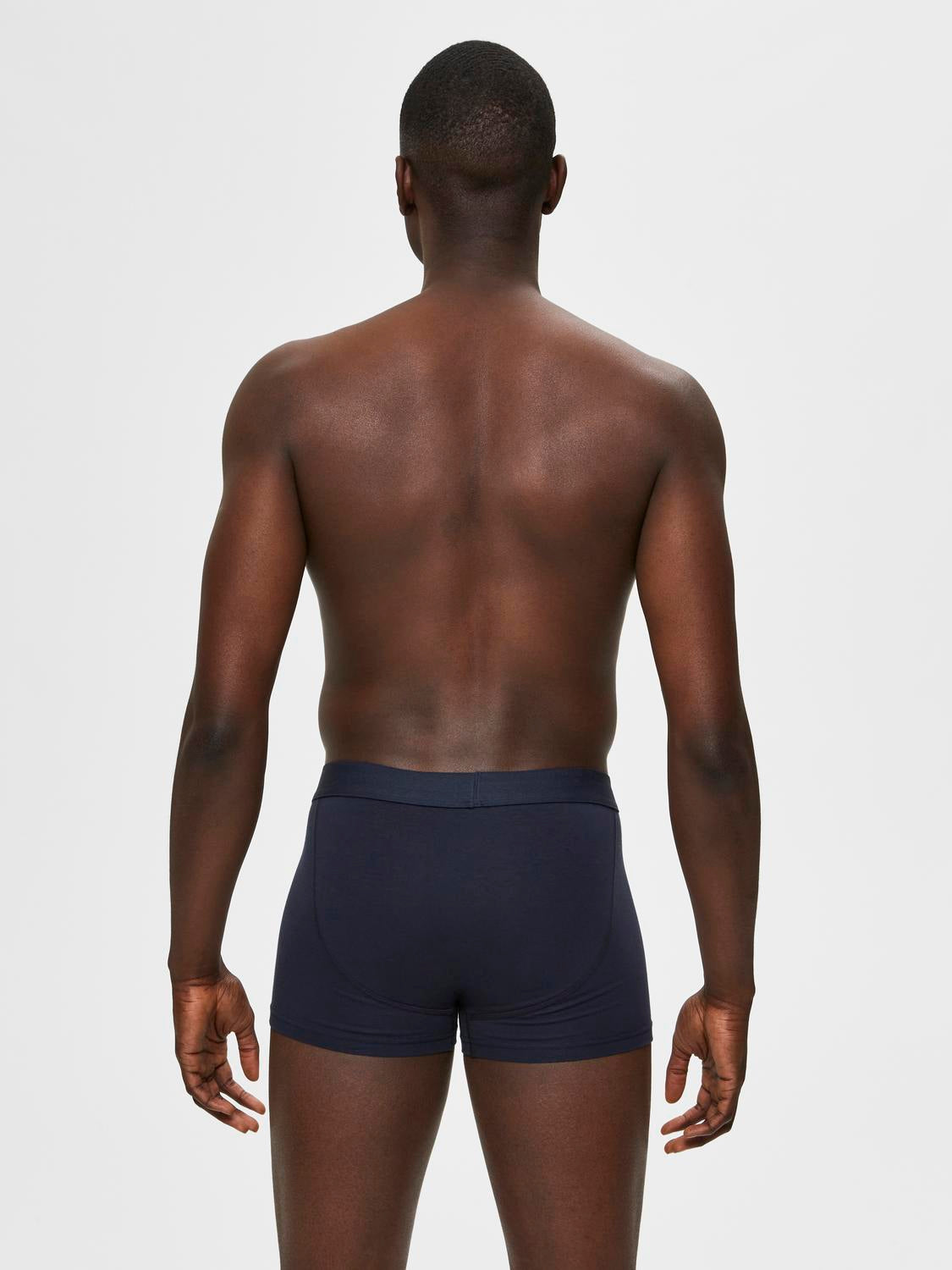 model_shot-back