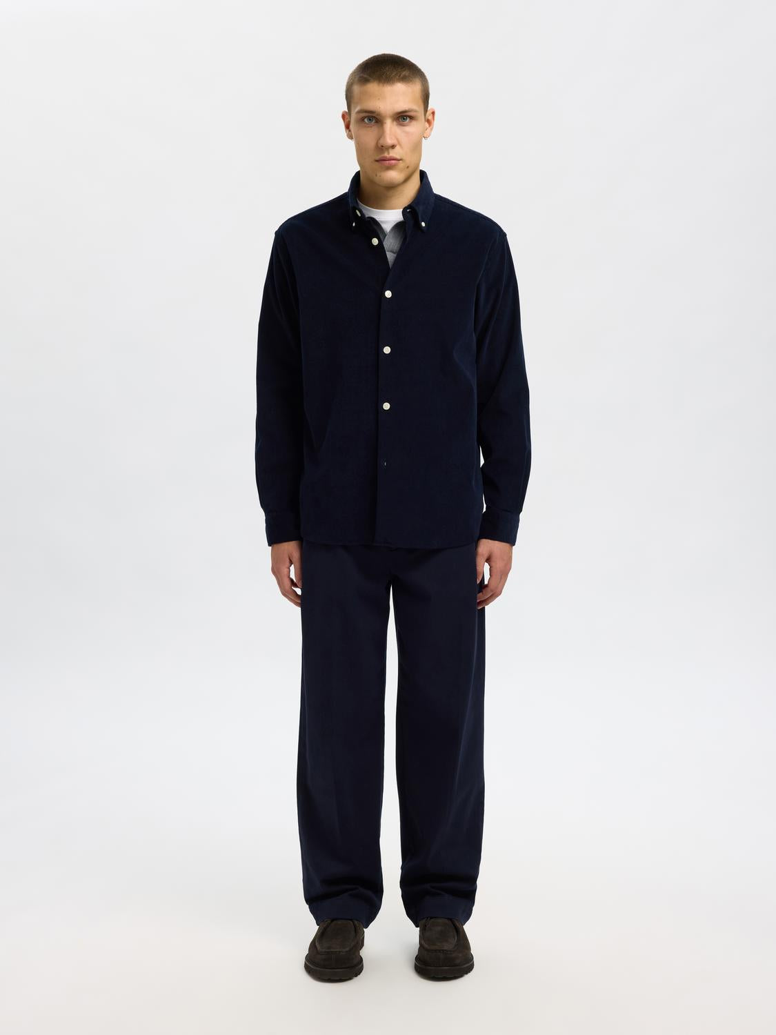 model_shot-front_full
