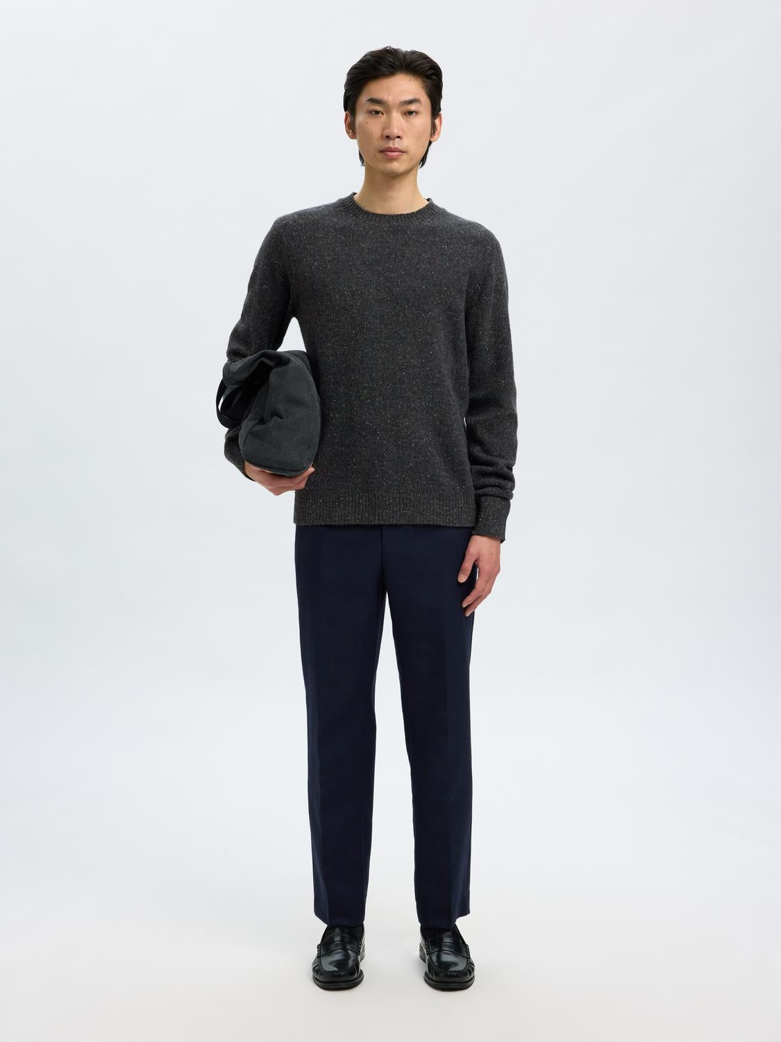 model_shot-front_full