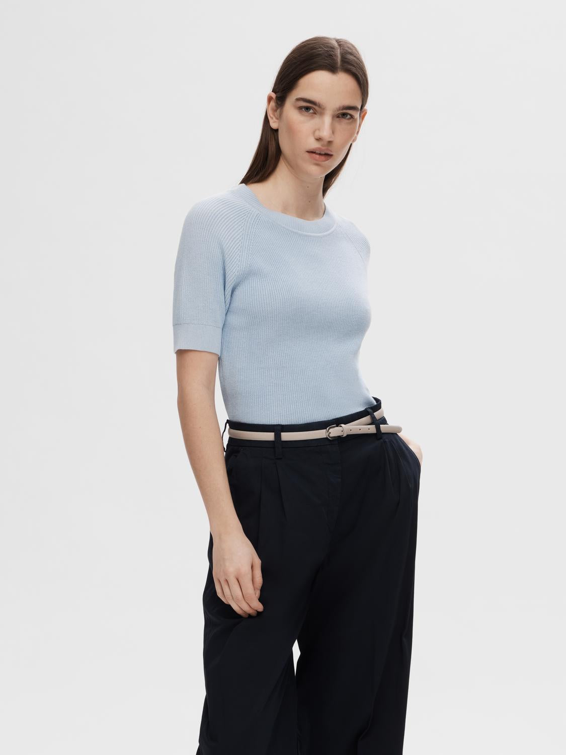 model_shot-front