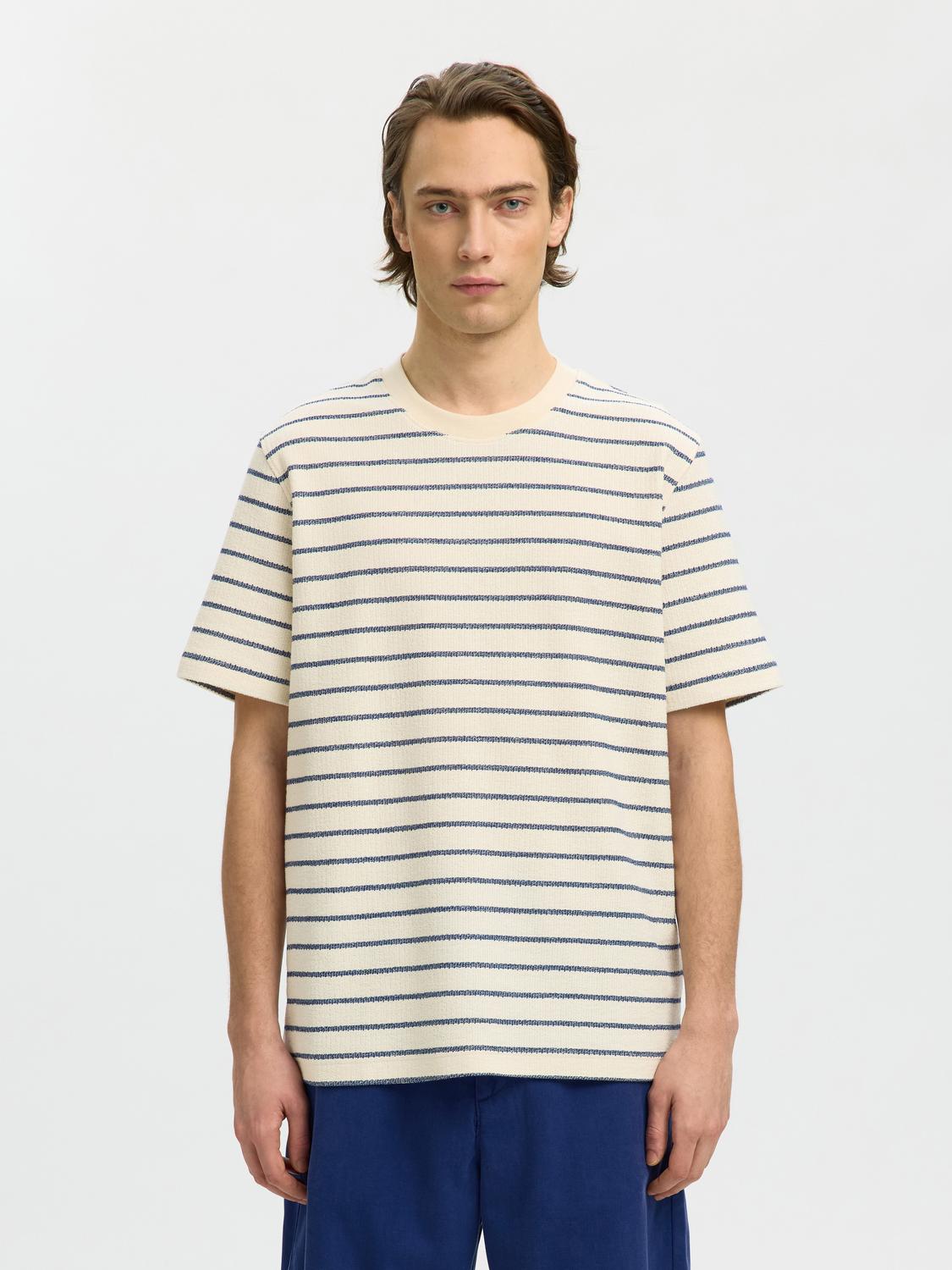 model_shot-front
