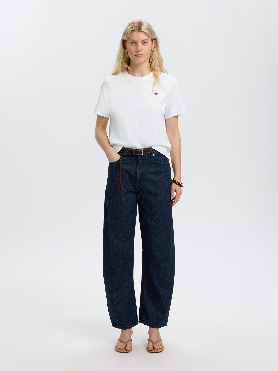 model_shot-front_full
