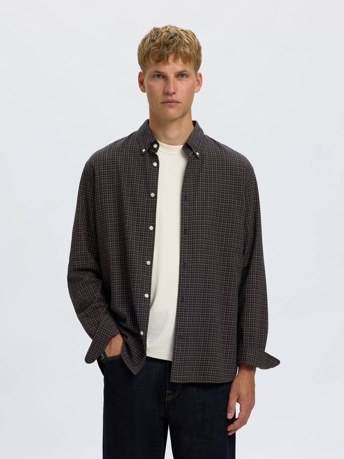 model_shot-front