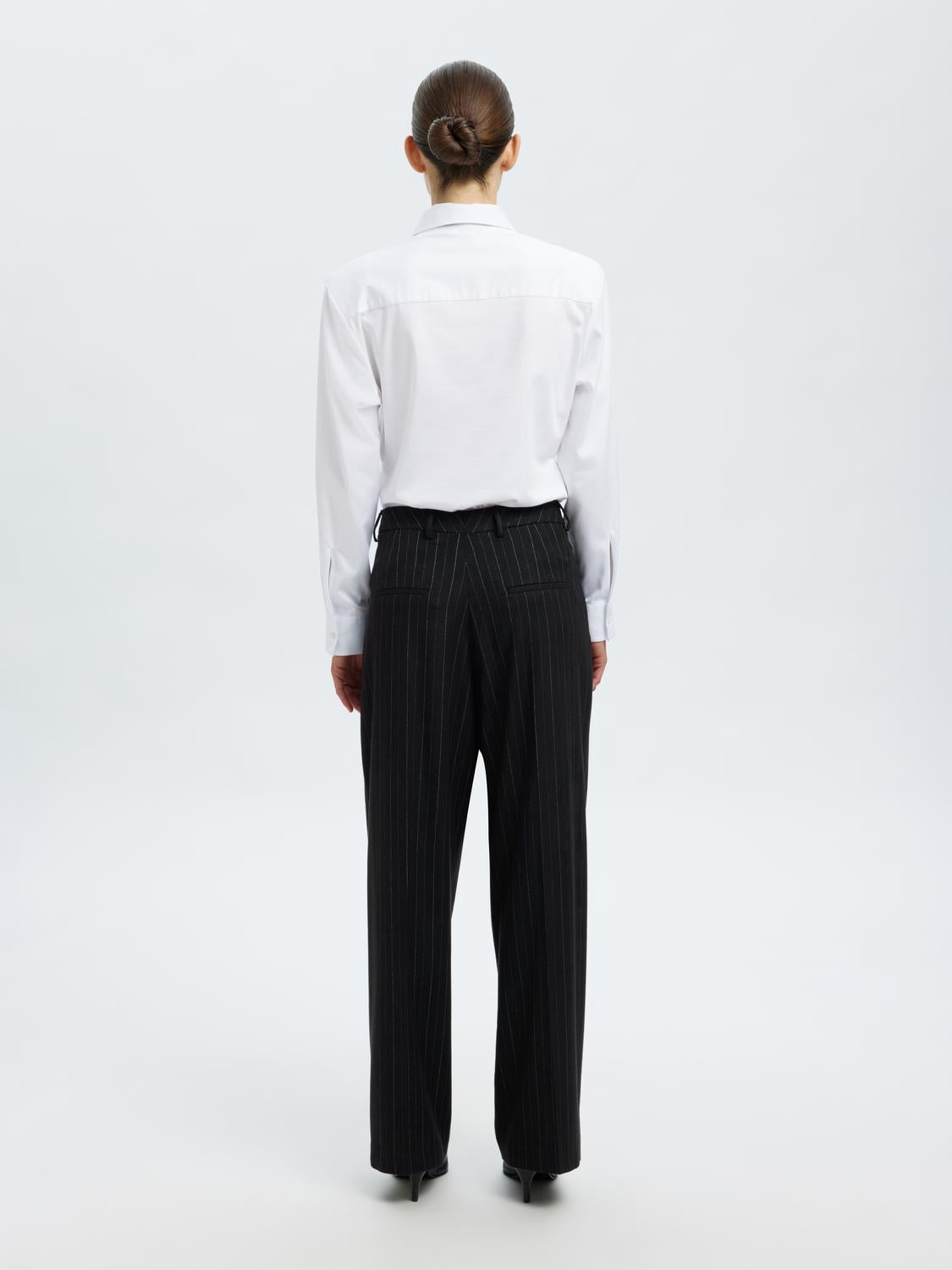 model_shot-back