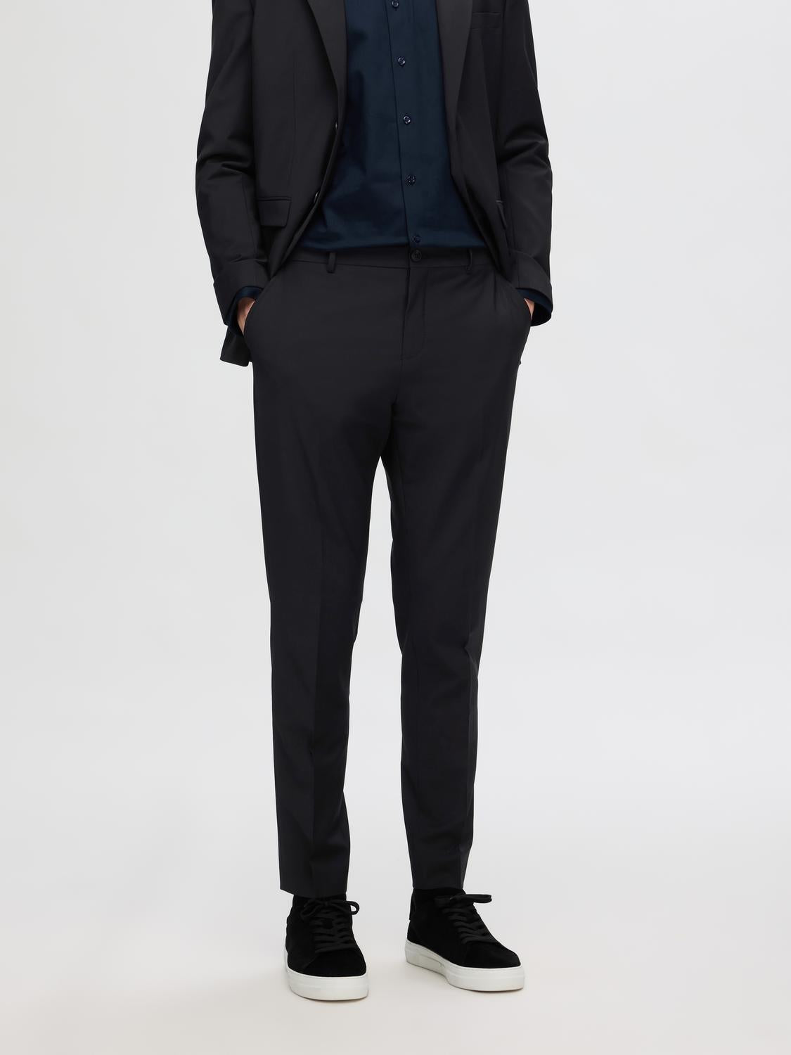 model_shot-front
