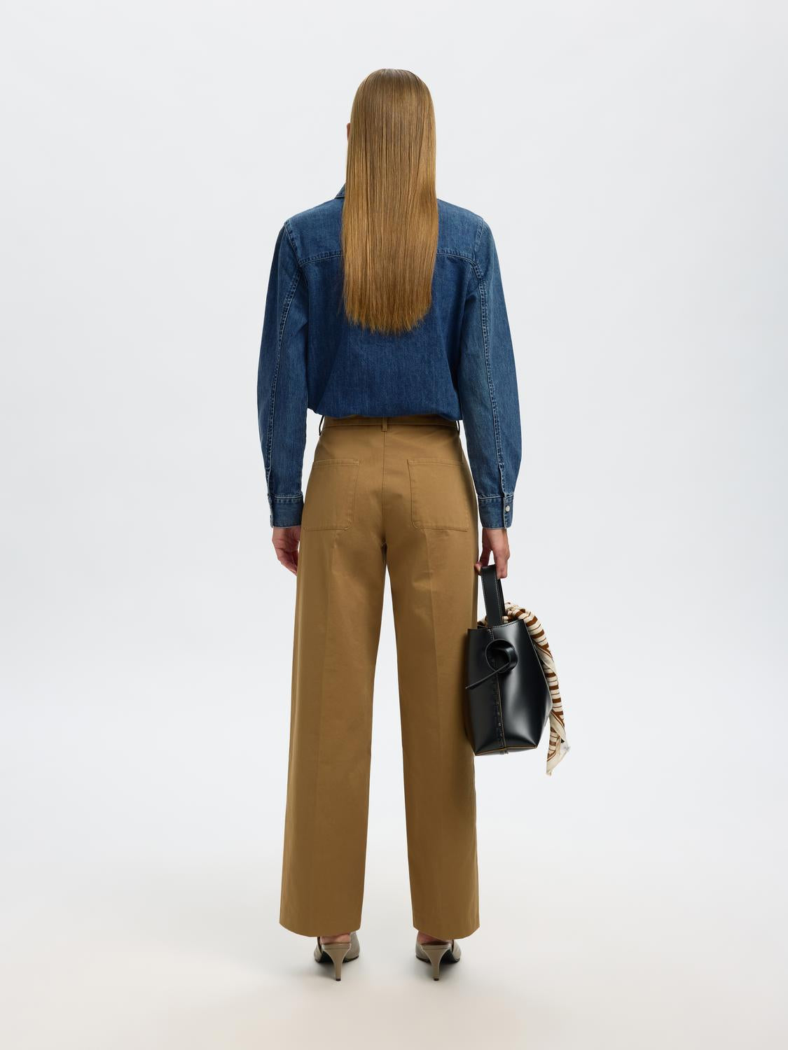 model_shot-back