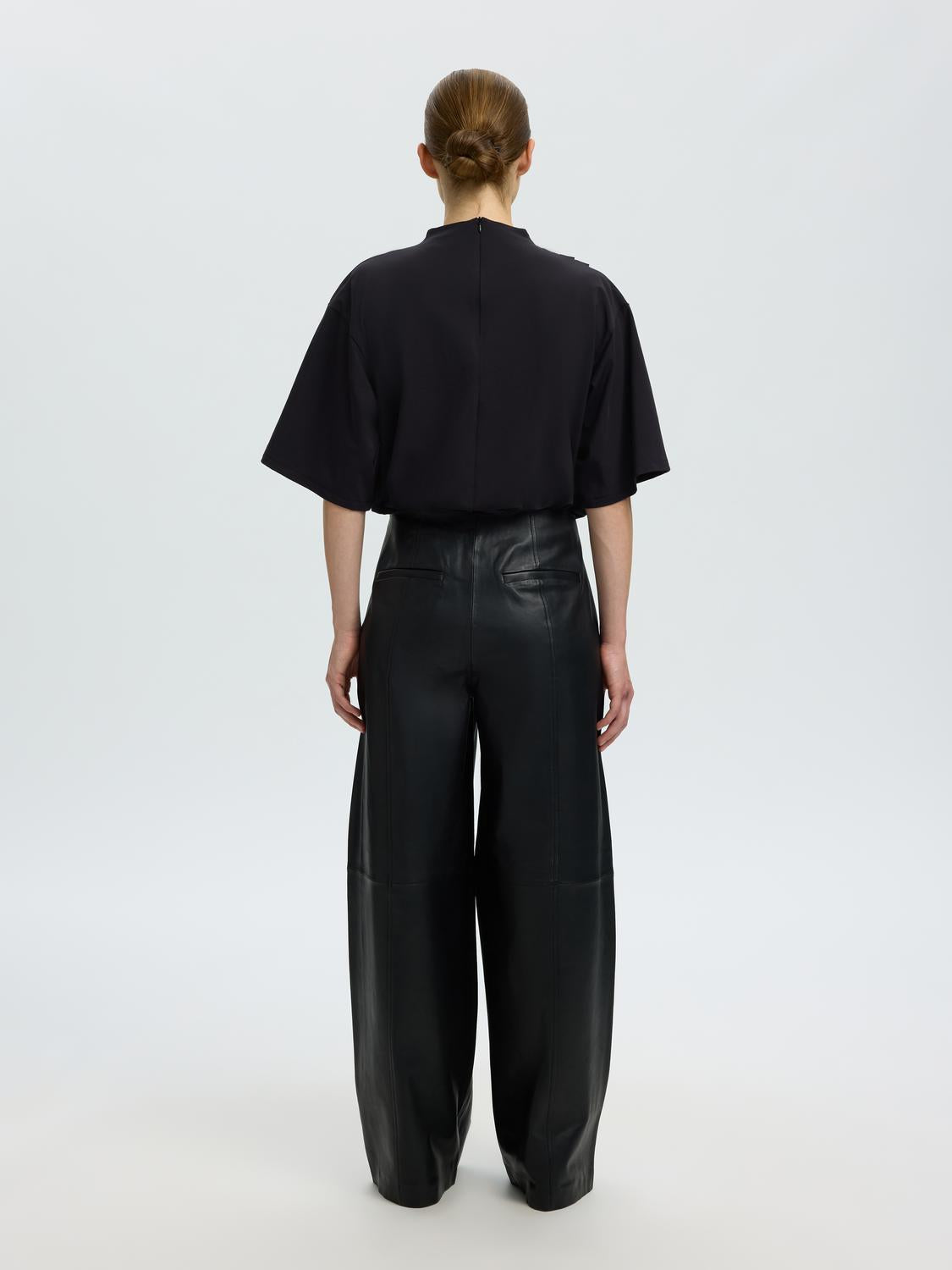model_shot-back