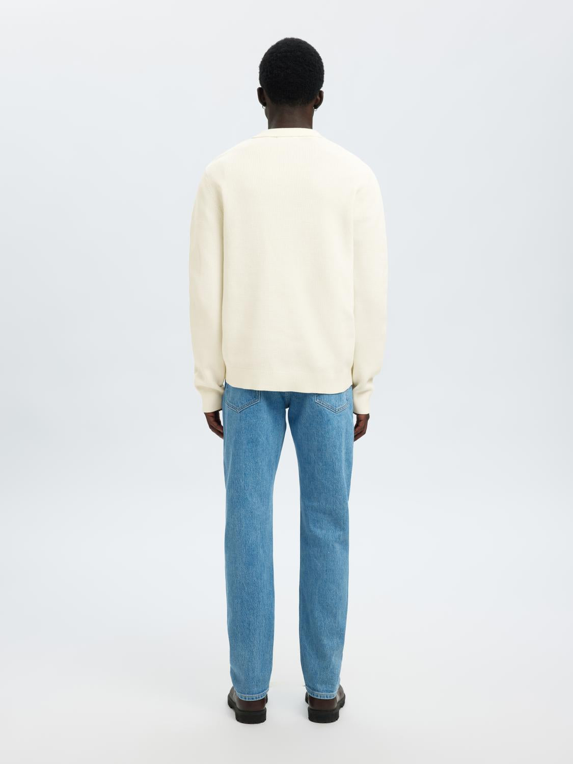 model_shot-back
