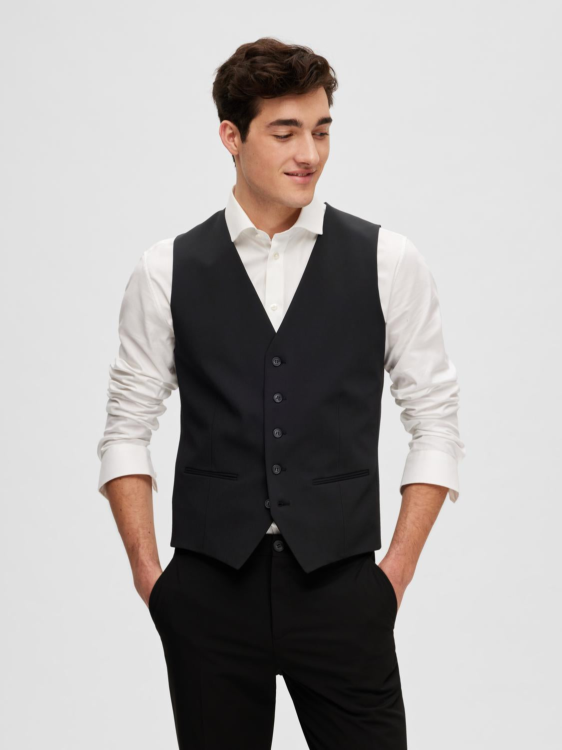 model_shot-front