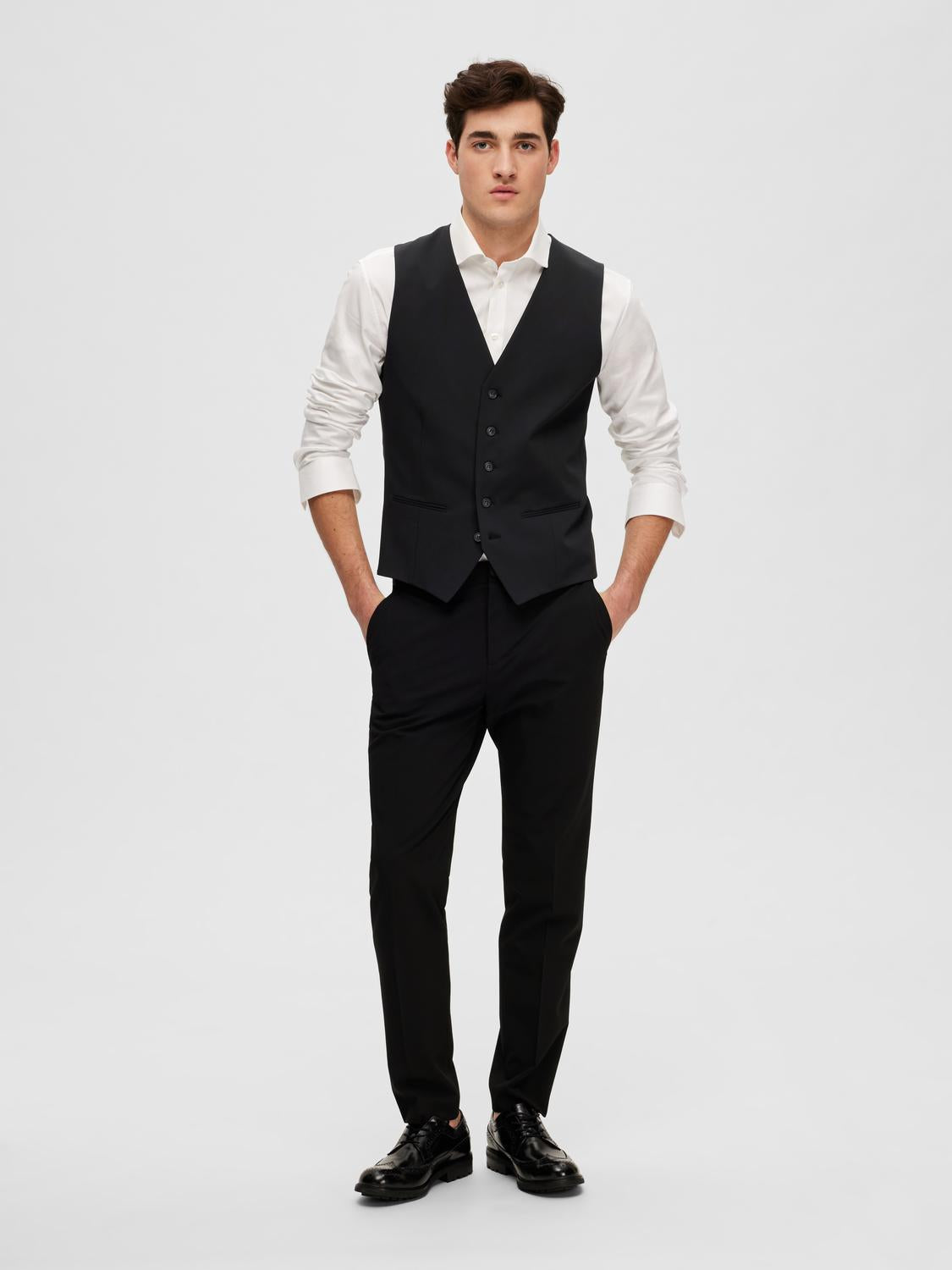model_shot-front_full