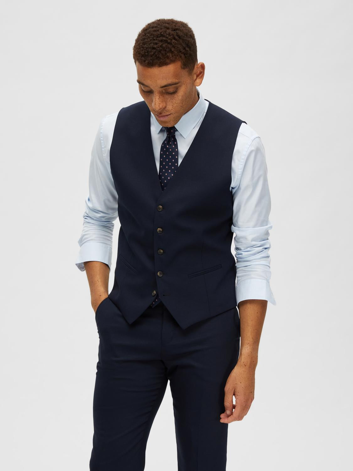 model_shot-front