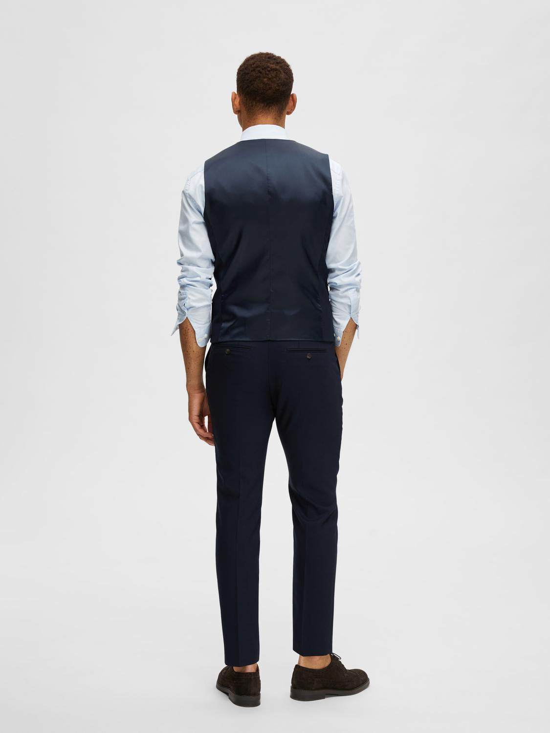 model_shot-back