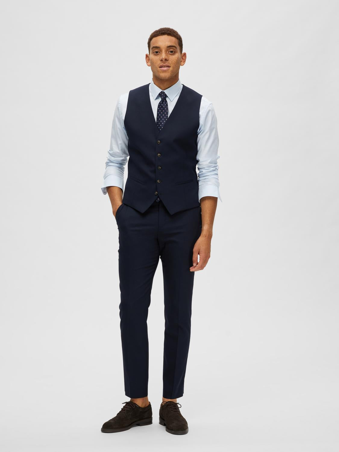 model_shot-front_full