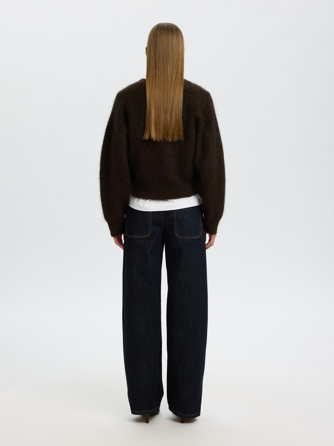 model_shot-back