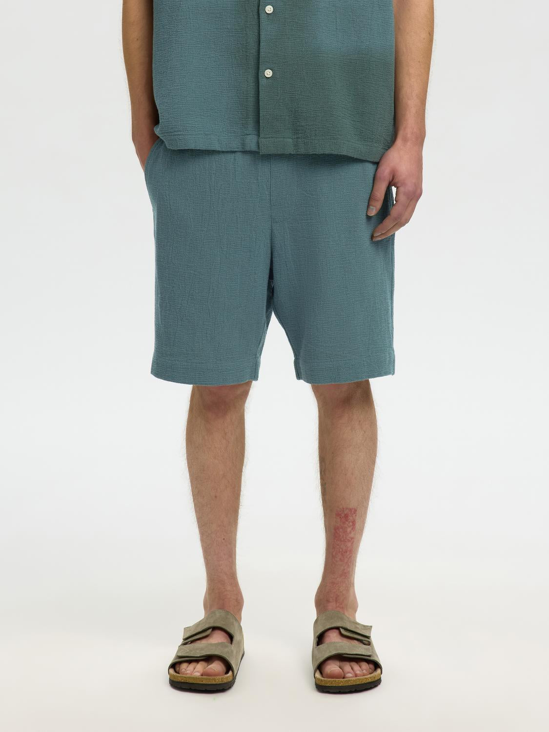 model_shot-front