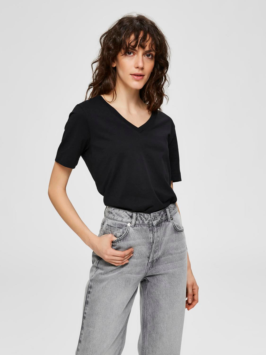 model_shot-front