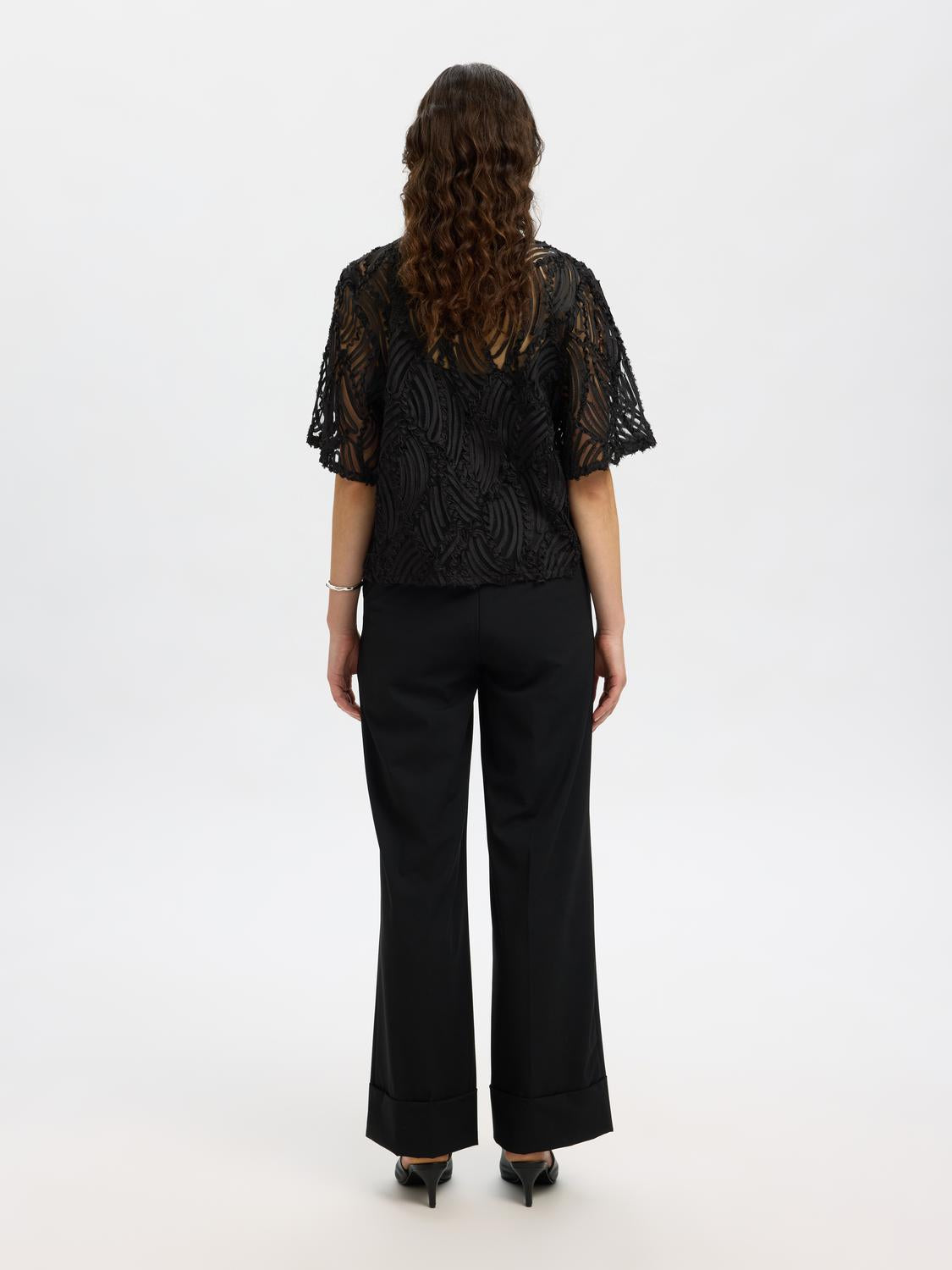 model_shot-back