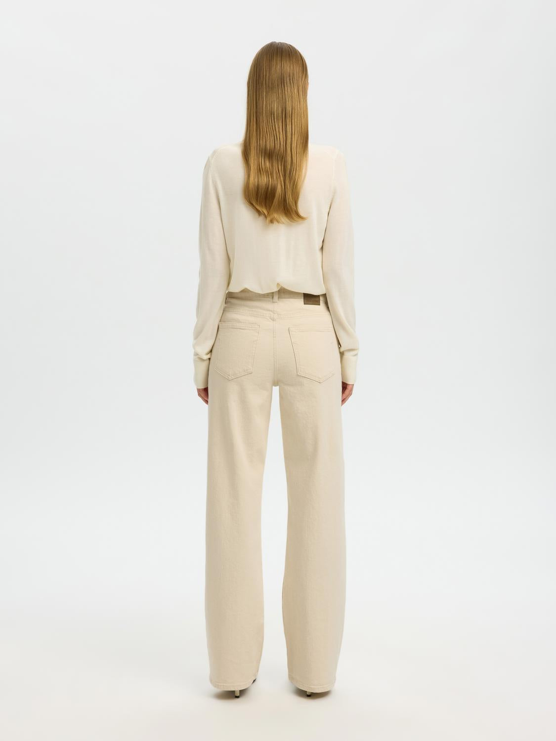 model_shot-back