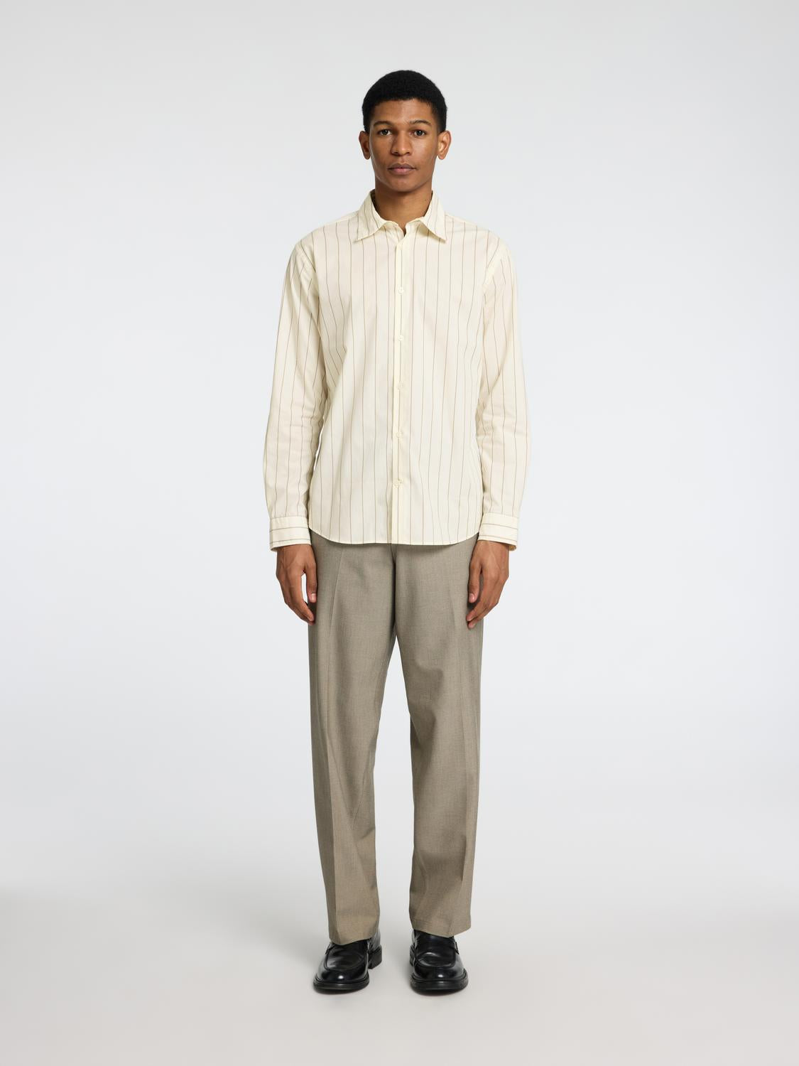 model_shot-front_full