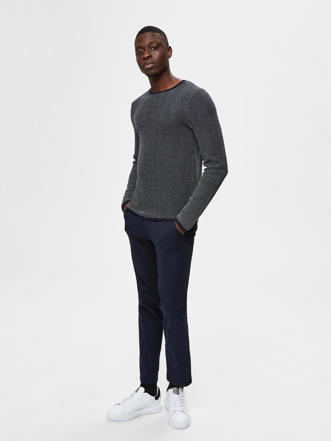 model_shot-front_full