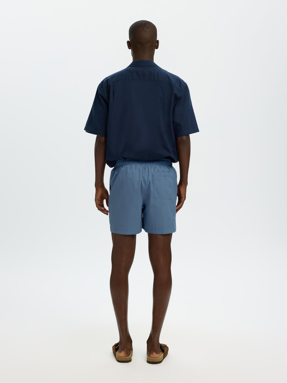 model_shot-back