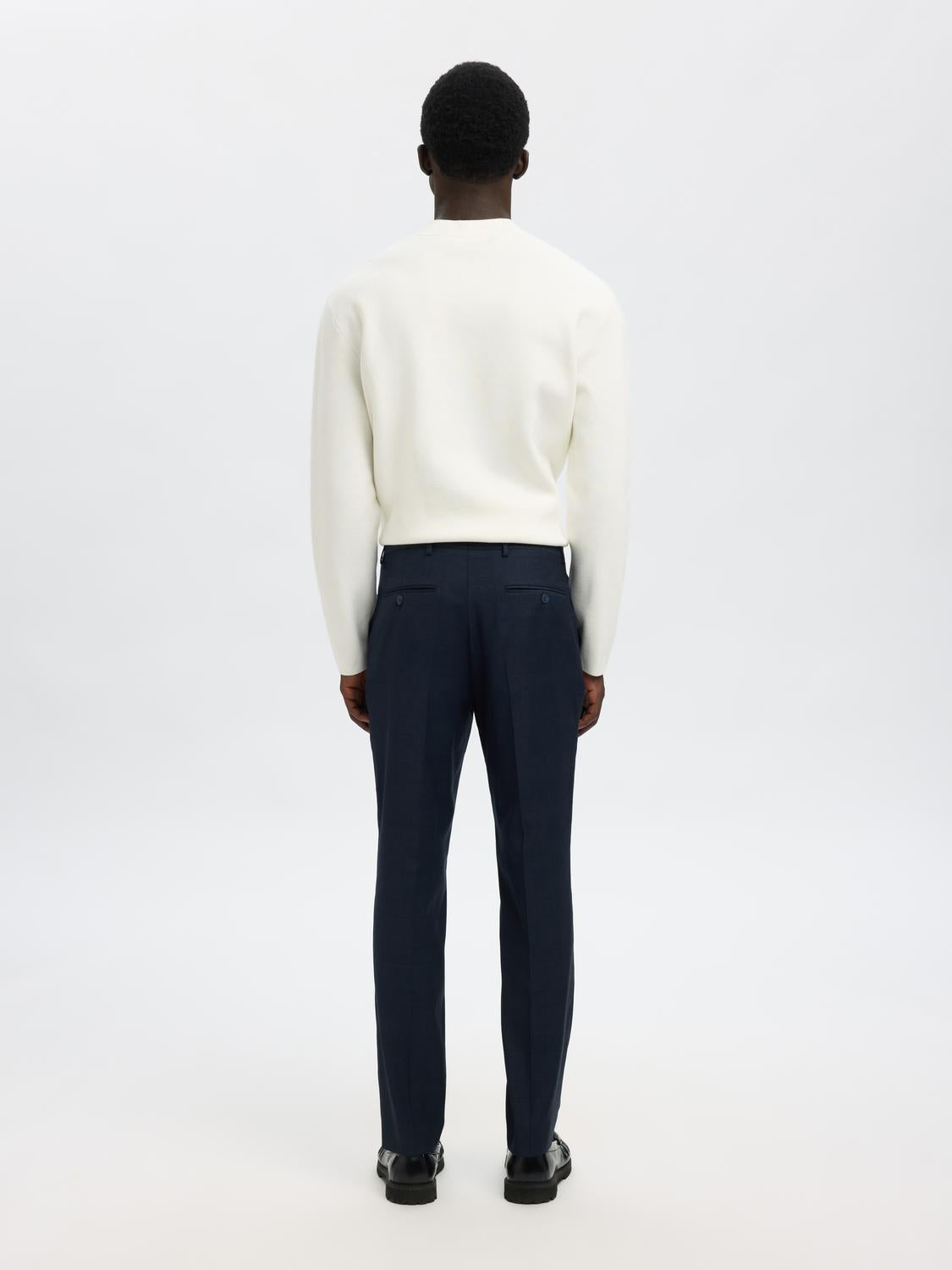model_shot-back