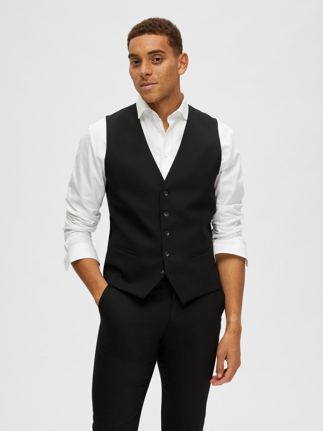 model_shot-front