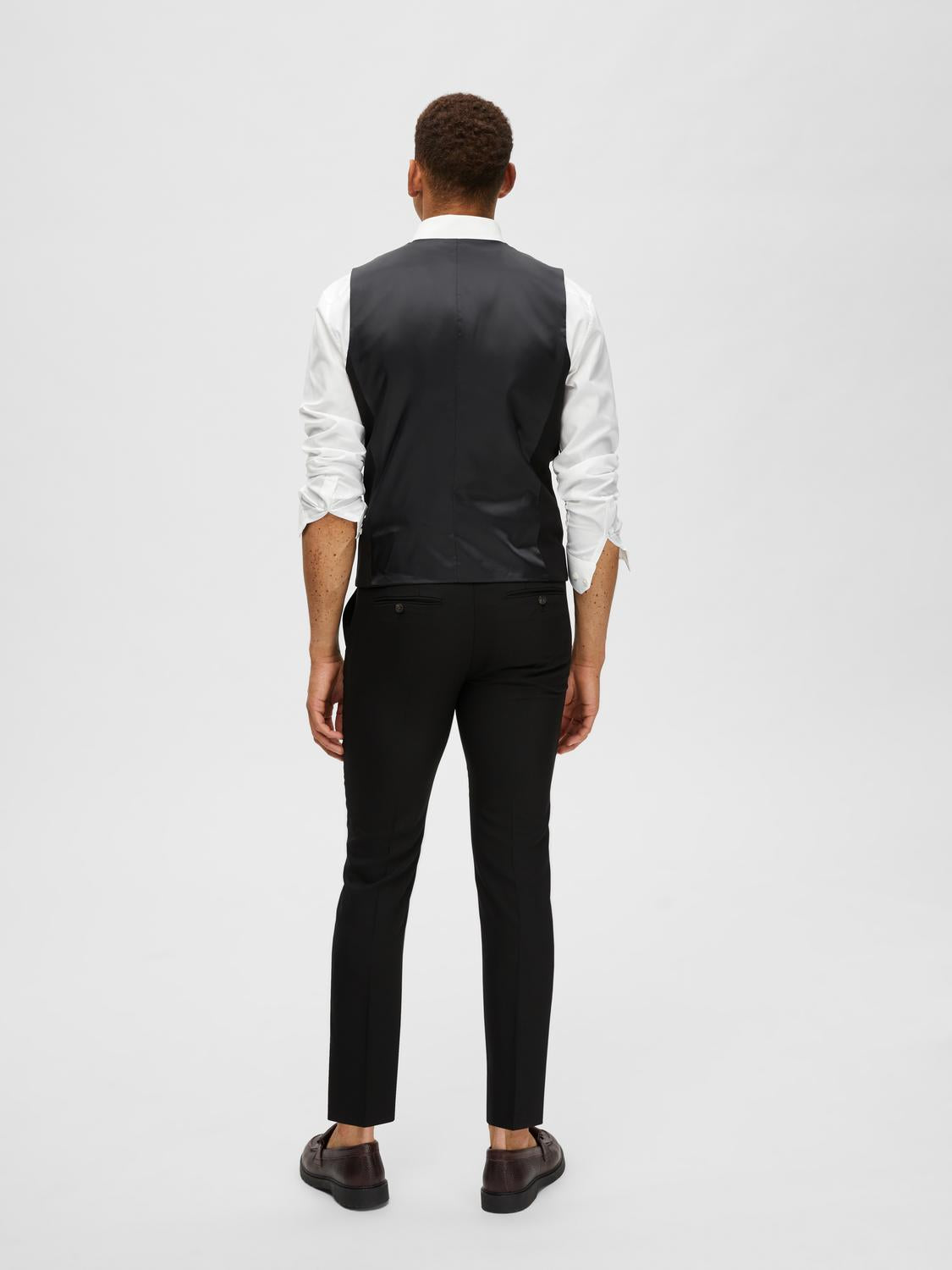 model_shot-back