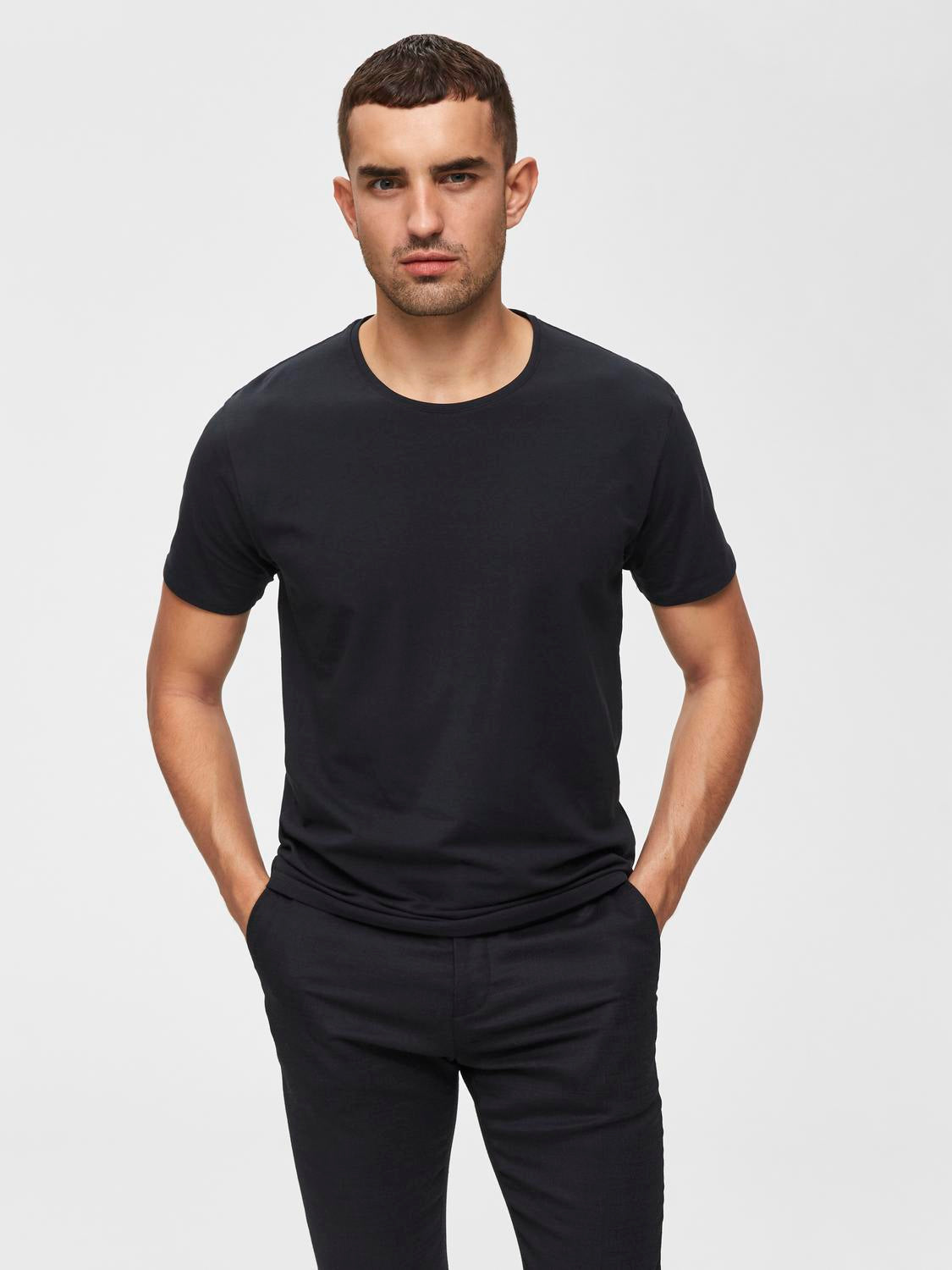 model_shot-front
